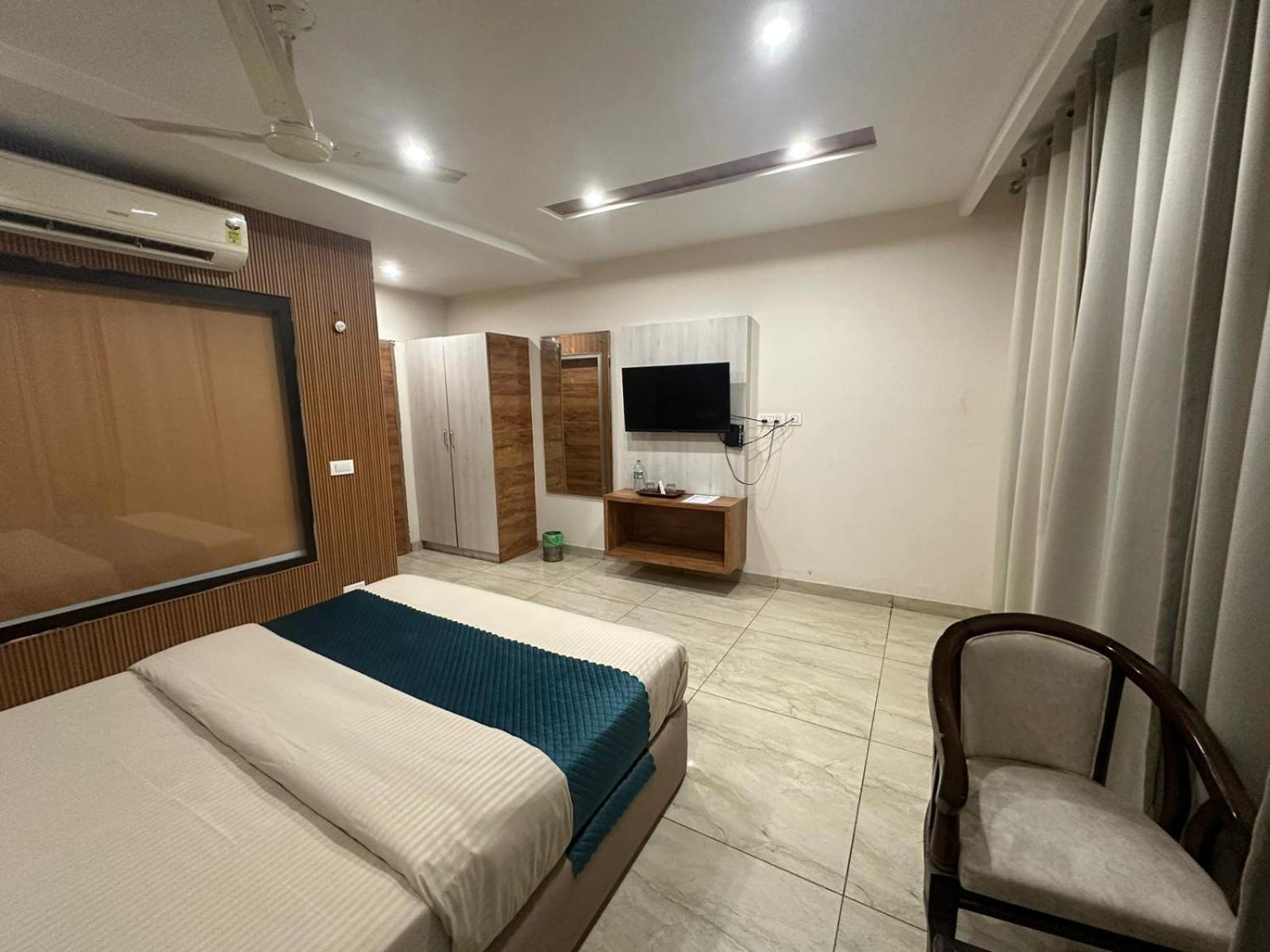 Hotel Destination Zirakpur Exterior foto